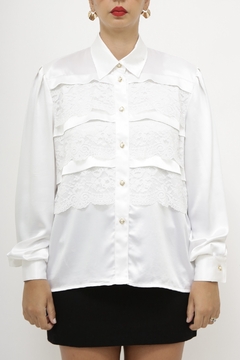 Imagem do Camisa acetinada encorpada babado renda garimpado Barcelona