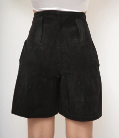 Imagem do Bermuda 100% couro cintura alta