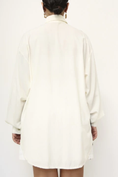 Camisa estampa frente flores azul costas lisa - Capichó Brechó