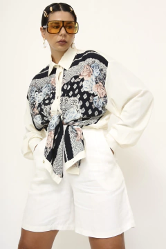 Camisa estampa frente flores azul costas lisa - comprar online