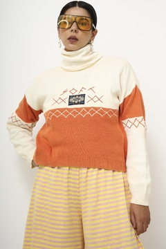 Pulôver Stenley laranja com off gola alta - comprar online