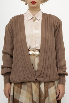 Imagem do Cardigan marrom pregas frente