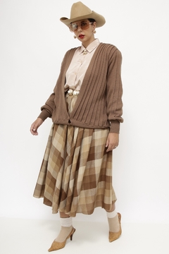 Cardigan marrom pregas frente na internet