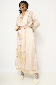 Robe cetim rose vintage bordado longo - Capichó Brechó