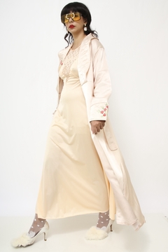 Robe cetim rose vintage bordado longo - Capichó Brechó