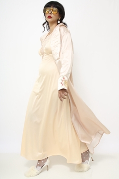 Robe cetim rose vintage bordado longo - Capichó Brechó