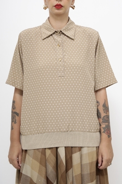 Blusa poa bege golinha punho - comprar online
