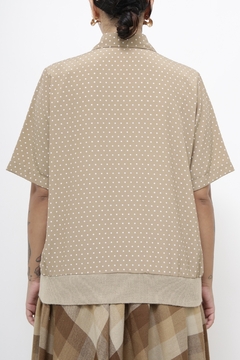 Blusa poa bege golinha punho - Capichó Brechó