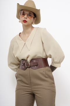 Blusa bege golinha classica - Capichó Brechó