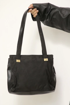 Bolsa preta inspiração VERSACE lateral couro