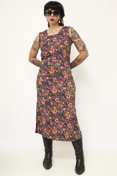 Vestido viscose flores roxa fundo preto midi - Capichó Brechó