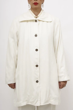 Casaco creme forrado longo ombreira - comprar online