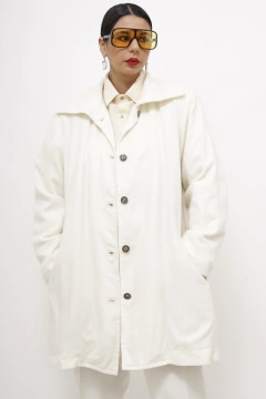 Casaco creme forrado longo ombreira - comprar online