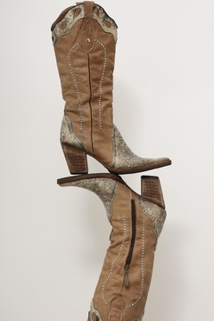 Imagem do Bota couro textura brilho marrom western 36