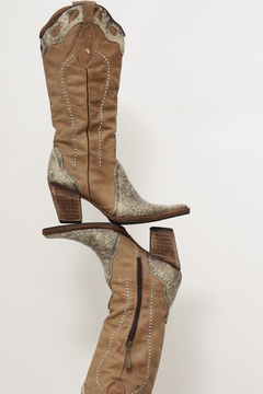 Bota couro textura brilho marrom western 36 - Capichó Brechó