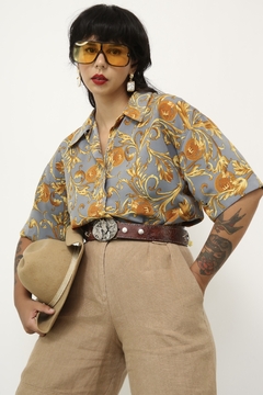 Camisa cinza estampa amarelo versailhes