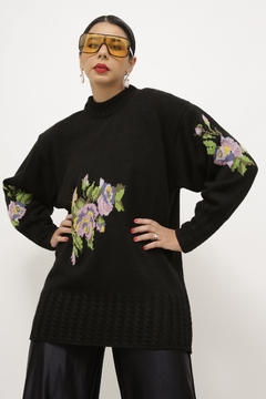 Pulover preto flores frente e manga - comprar online