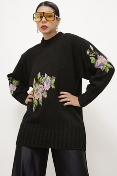 Pulover preto flores frente e manga