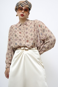 Camisa bege manga longa flores - comprar online