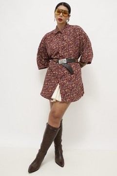 Camisa vinho estampa maxi na internet