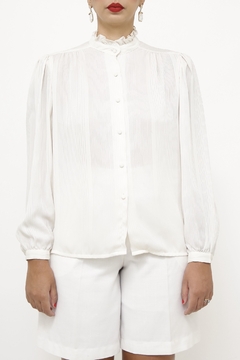 Camisa branca babados