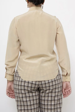 Camisa bege 100% seda na internet