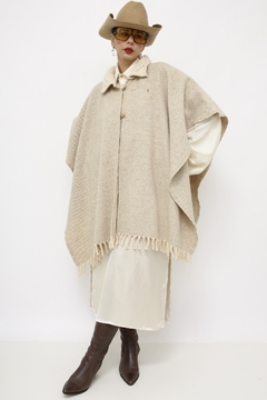 Poncho 100% lã creme - Capichó Brechó