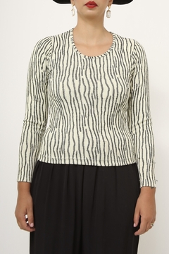 Imagem do Blusa justa estilo zebra vintage manga longa