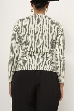 Blusa justa estilo zebra vintage manga longa