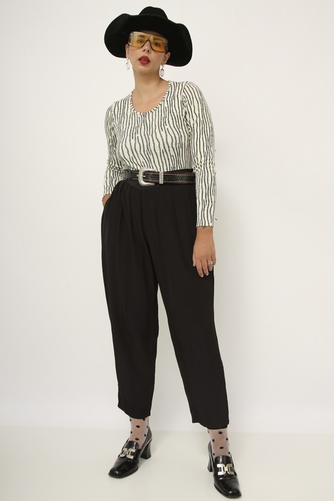 Calça preta cintura vintage