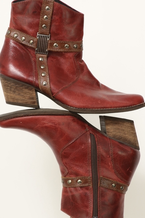 Bota bordo western cano curto 37