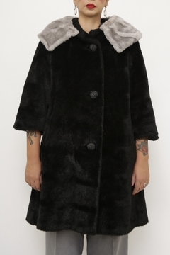 Casaco pelucia preto gola cinza vintage - loja online