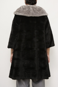 Casaco pelucia preto gola cinza vintage - comprar online