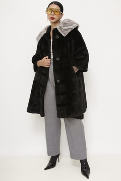 Casaco pelucia preto gola cinza vintage - comprar online