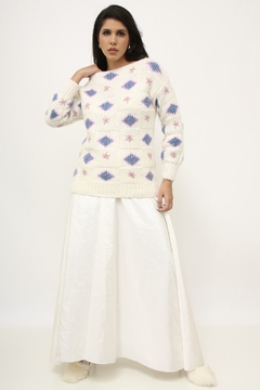 Imagem do Tricot creme com flores colorida