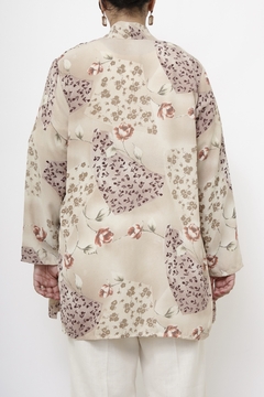 Cardigan flores marrom levinho na internet