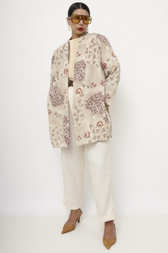 Imagem do Cardigan flores marrom levinho