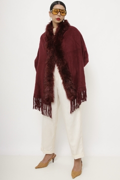 Poncho com gola pelucia vintage vintage - Capichó Brechó