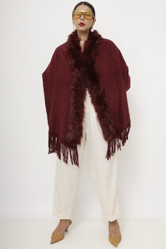 Poncho com gola pelucia vintage vintage - Capichó Brechó