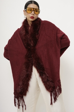 Poncho com gola pelucia vintage vintage - Capichó Brechó