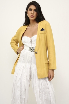 Blazer amarelo ombreira vintage na internet