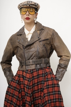 Jaqueta couro cropped marrom Juliana Macuir