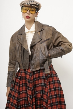 Jaqueta couro cropped marrom Juliana Macuir - comprar online