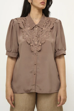 Camisa marrom bordado vintage