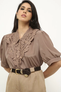 Camisa marrom bordado vintage na internet
