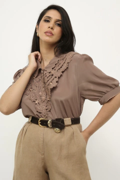 Camisa marrom bordado vintage - Capichó Brechó