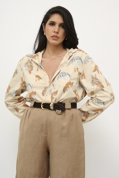 Camisa bichos marrom com bege - comprar online