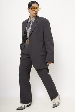 Cojunto CALÇA +BLAZER cinza dominique - Capichó Brechó