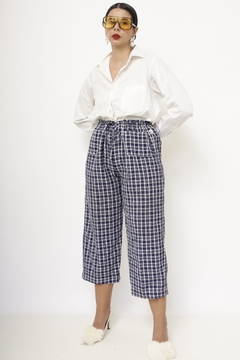 Calça xadrez azul pantacourt