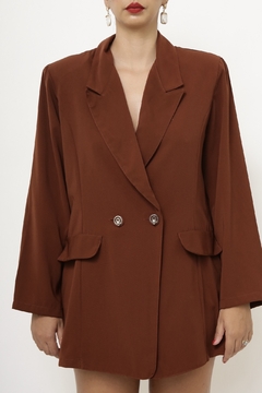Blazer marrom acinturado vintage na internet